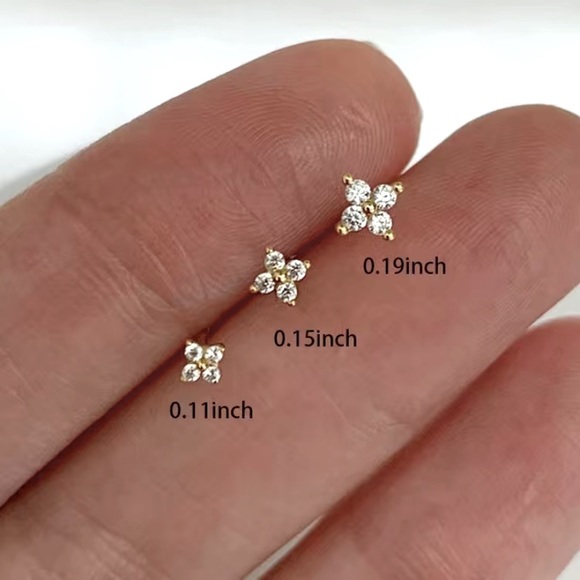 Jewelry - NWT pair floral earrings  18 k gold plated 4 CZ .11”